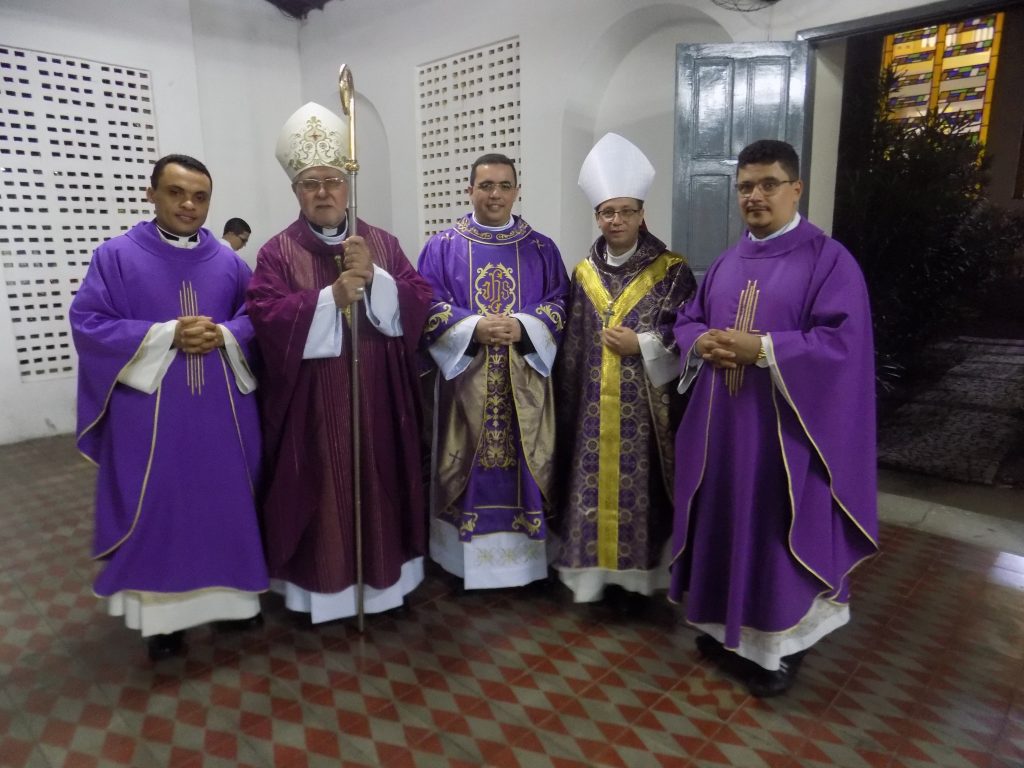 1 Pe. Francisco, Dom Angelo, Pe Pablo, Dom Vasconcelos, Pe Sérgio (CAPA)